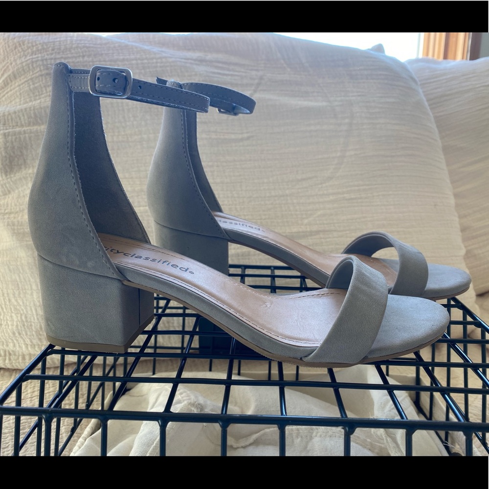 2” Gray Heels
